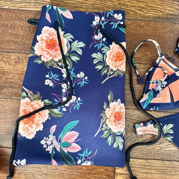 Triangl Navy Delilah Bikini w/ Bag Size Small - Picture 9 of 11